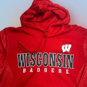 WISCONSIN BADGERS Men’s Medium Red Performance Hoodie Sweatshirt